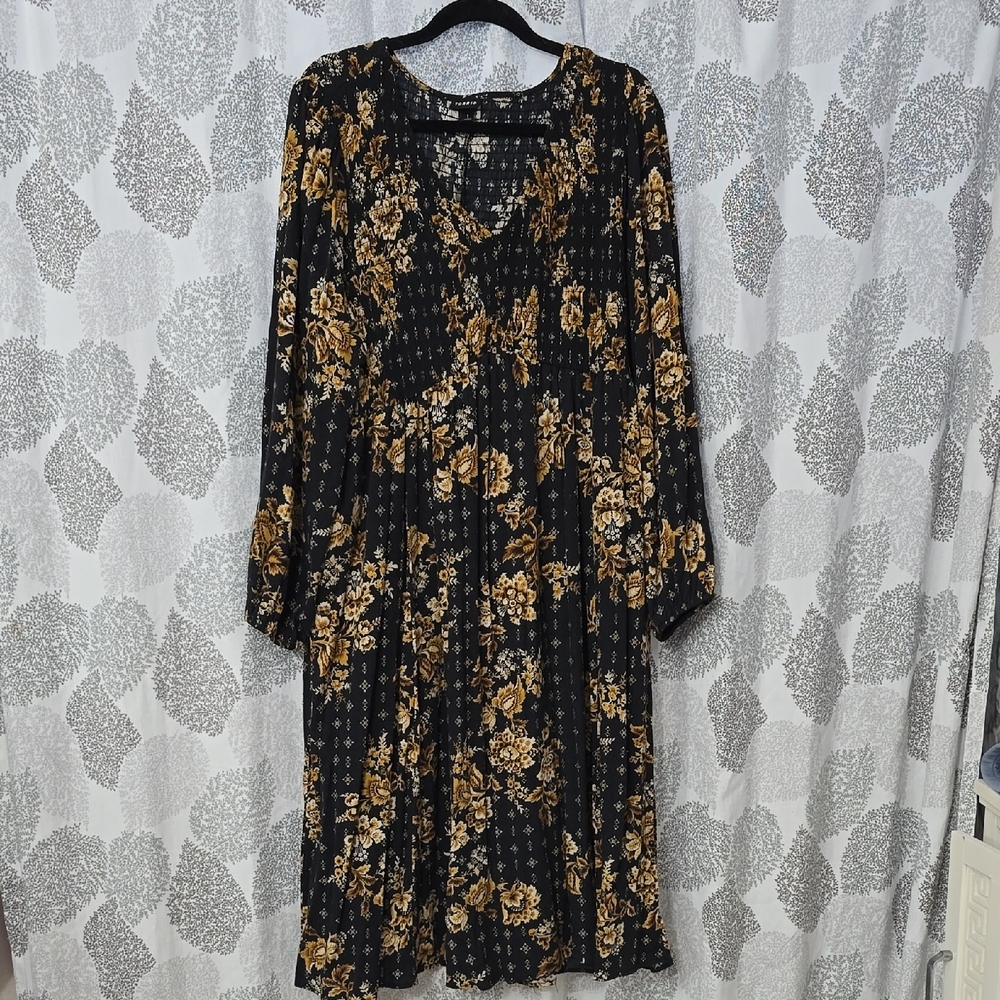BLACK WITH Tan Floral V-Neck Long Sleeve Sundress